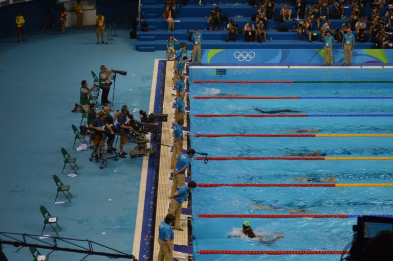 Evita Leter strandt in series 100 meter schoolslag