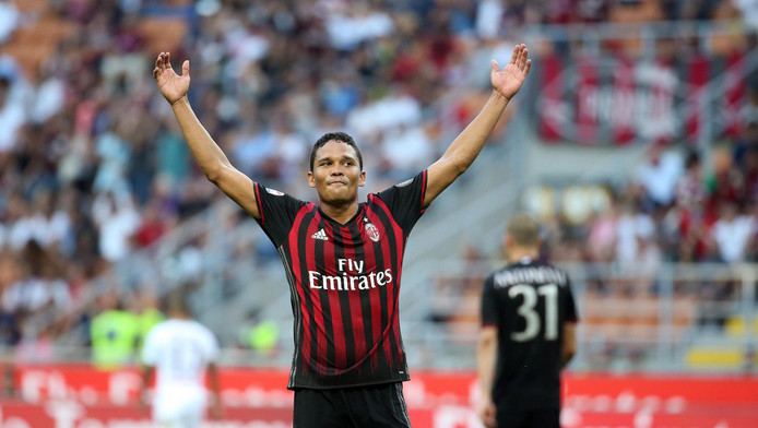 Hattrick Bacca goud waard voor AC Milan