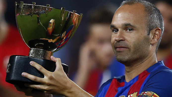 Iniesta mist start competitie door blessure