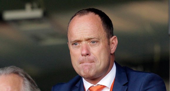 KNVB bevestigt vertrek van directeur betaald voetbal Van Oostveen