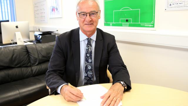 Succescoach Ranieri verlengt contract bij kampioen Leicester City