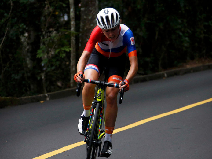 Annemiek van Vleuten wint bij rentree: ‘Onkruid vergaat niet’