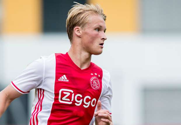 Dolberg met lichte heupblessure terug naar Ajax
