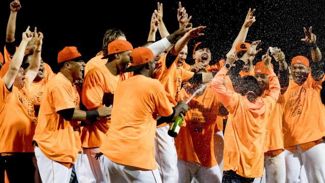 Bondscoach Janssen kan geluk niet op na winst EK honkbal