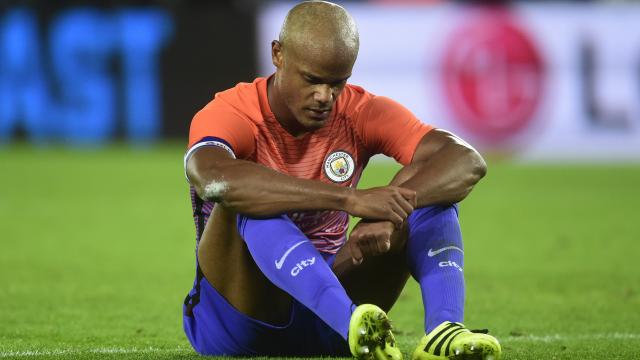 Kompany weer geblesseerd aan lies, Navas staat voor rentree bij Real