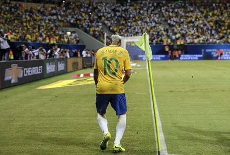 Neymar zet Brazilië op koers richting WK