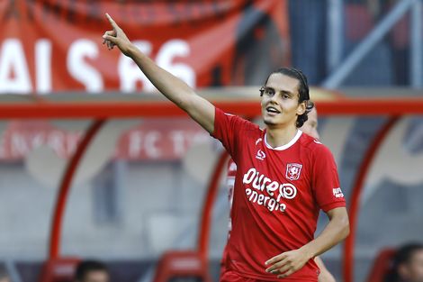 Ünal evenaart record Kluivert