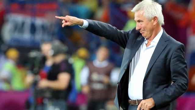 Van Marwijk wint met Saoedi-Arabië door late penalty’s in WK-kwalificatie