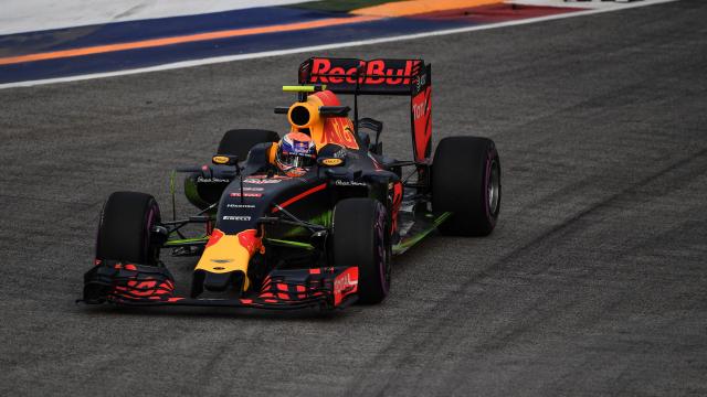 Verstappen zet snelste tijd neer in eerste vrije training Singapore