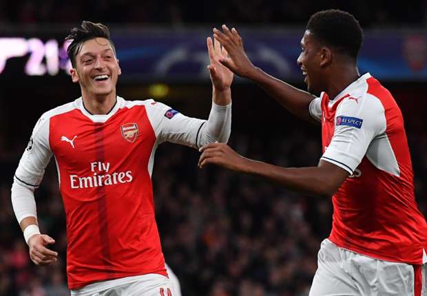 Grandioos optreden Özil tegen hulpeloze Bulgaren, PSG ook succesvol