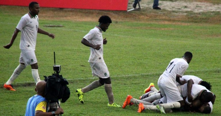 Suriname in verlenging langs Guyana