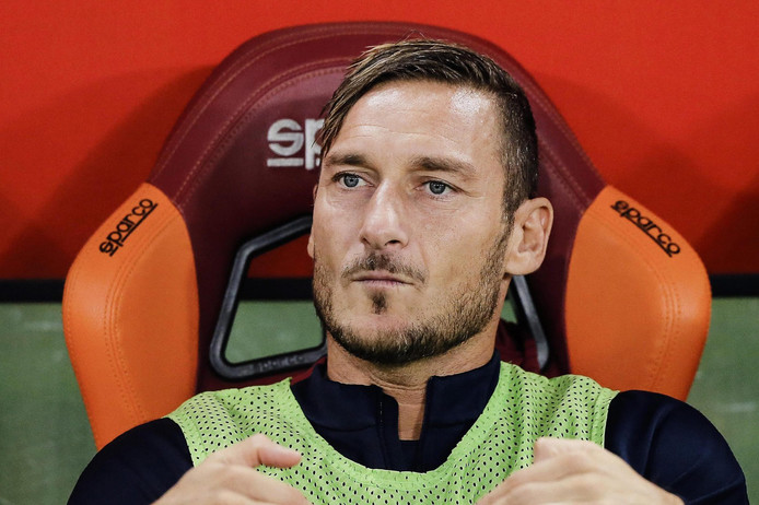 Maradona hemelt Totti op