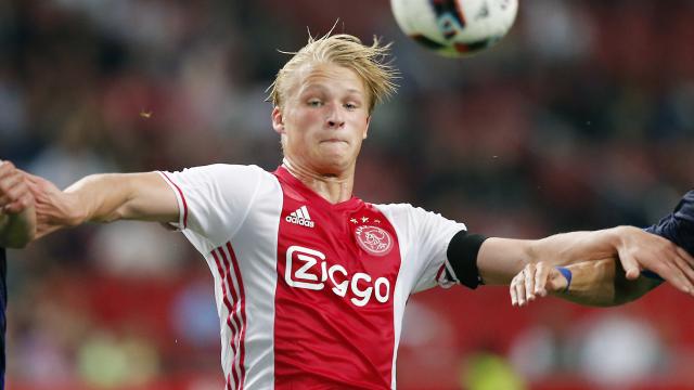 Dolberg valt op in Denemarken
