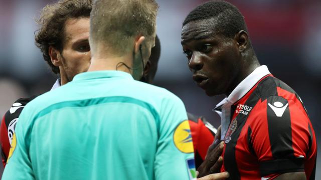 Balotelli ontloopt schorsing na controversiële rode kaart