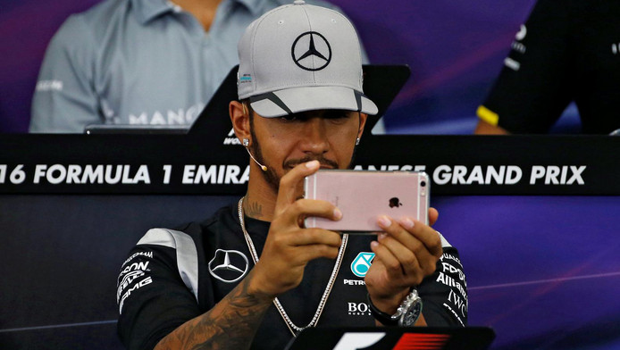 Hamilton moet na alle controverse weer naar persconferentie