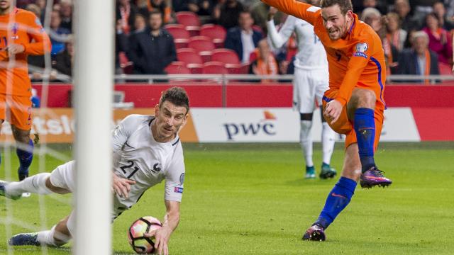 Koscielny vindt dat Oranje geen penalty verdiende na handsbal