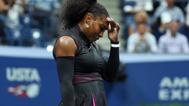 Serena Williams trekt zich met schouderblessure terug voor WTA Finals
