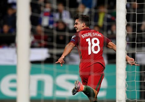 Hattrickheld André Silva helpt Portugal aan mooie zege