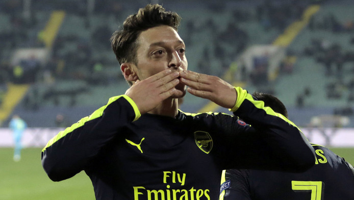 Özil kan bij Arsenal 12 miljoen euro verdienen