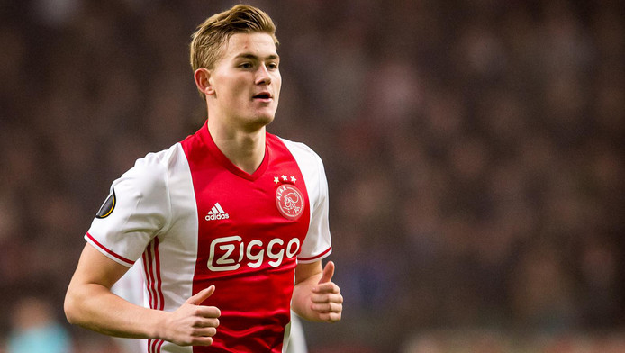 Ajax beloont De Ligt (17) met nieuw contract