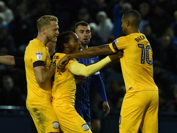 Boete vechtende Preston-spelers naar fans