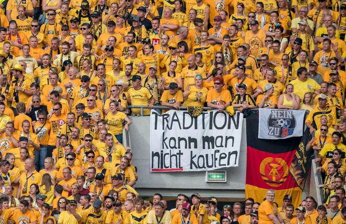 Extra beveiliging Bundesliga na aanslag, clubs houden minuut stilte