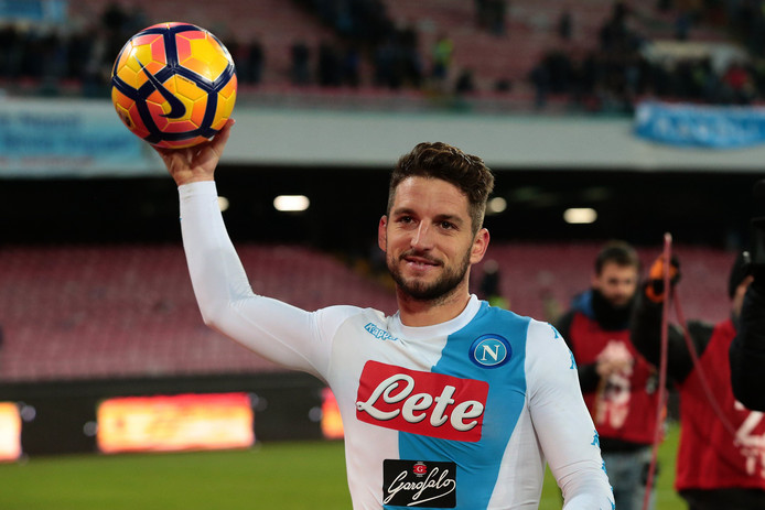 Hattrickheld Mertens hoopt op extra nulletjes in contract