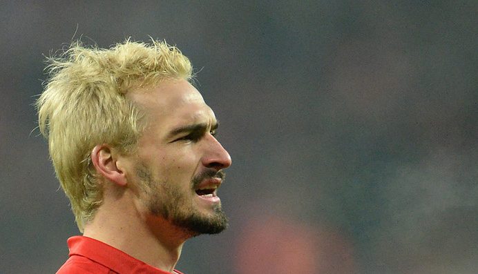 Hummels blond na verloren weddenschap