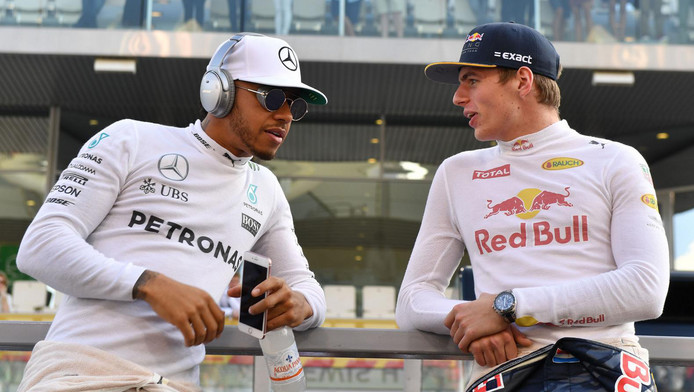 Opvolger Rosberg bij Mercedes pas in 2017 bekend