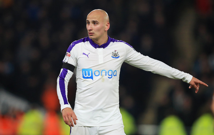 Schorsing en hoge boete voor Shelvey na racistische opmerkingen
