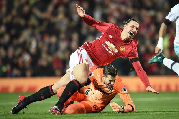 West Ham-keeper komt goed weg na aanslag op Zlatan