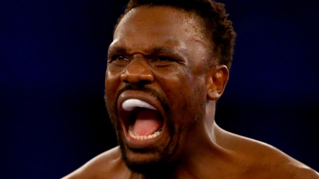 Bokser Chisora gooit tafel naar tegenstander tijdens persconferentie