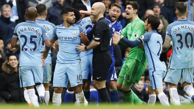 FA schorst Manchester City-spits Aguero voor vier wedstrijden
