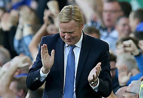 Lachende Koeman legt schuld van ‘kerstboomsoap’ bij vrouw