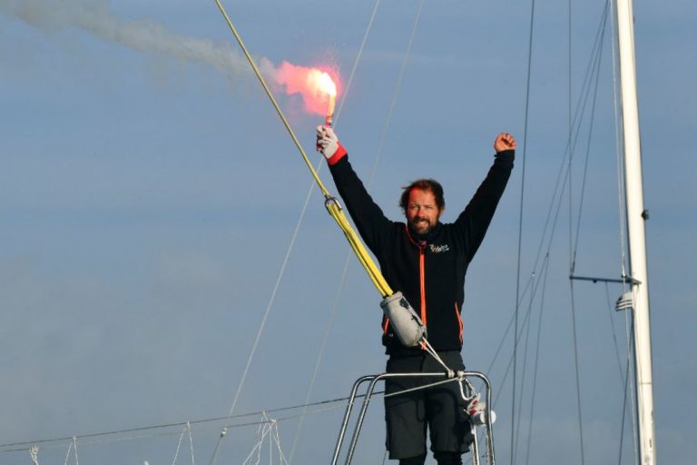 SPORT WERELDRECORD SOLO ROND DE WERELD ZEILEN VERBROKEN