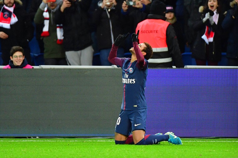 Neymar redt PSG én Cavani tegen promovendus