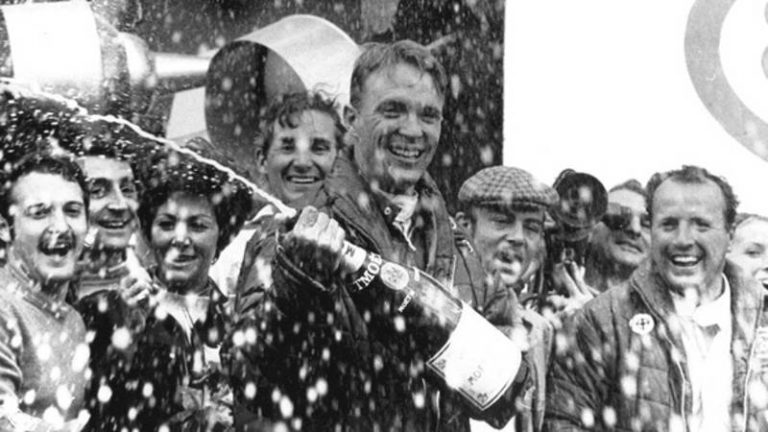 Racelegende en ‘uitvinder’ champagnedouche overleden
