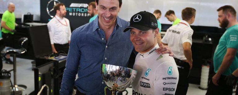 Wolff: ‘Bottas moet in 2018 meedoen om de titel’