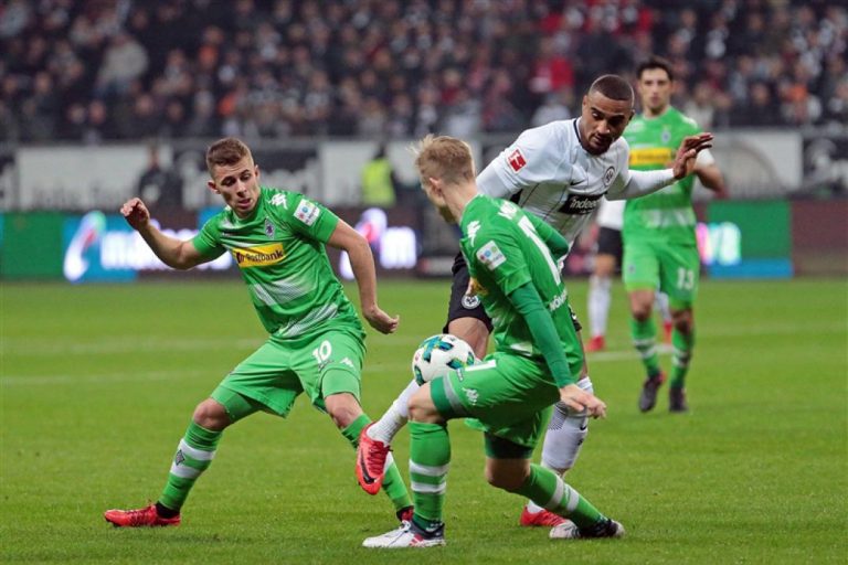Frankfurt grijpt tweede plaats in Bundesliga