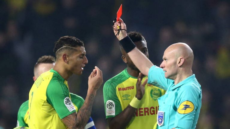 Rode kaart voor Nantes-verdediger geschrapt na ‘natrap-incident’