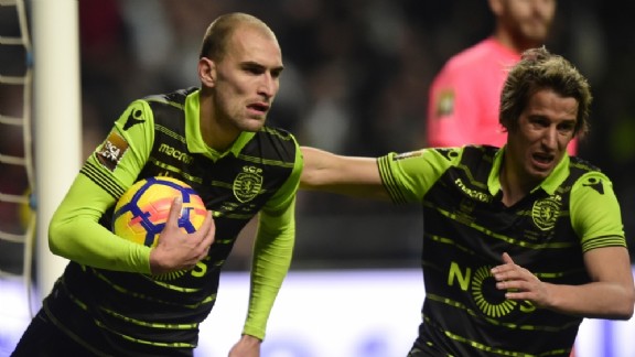 Bas Dost wint eerste hoofdprijs met Sporting Portugal