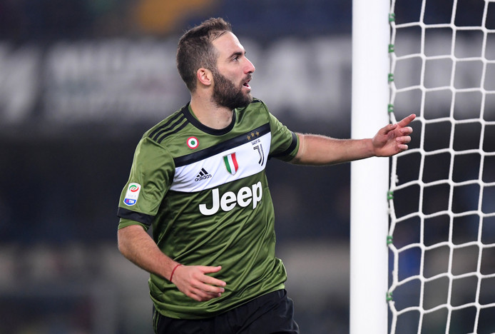 Juventus zonder glans langs negen man van Chievo Verona
