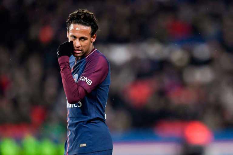 PSG zonder uitgefloten Neymar naar Lyon