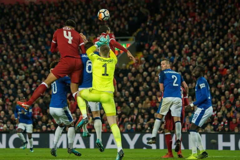 VAN DIJK KRIJGT 9 VOOR DEBUUT ÉN EIGEN LIEDJE