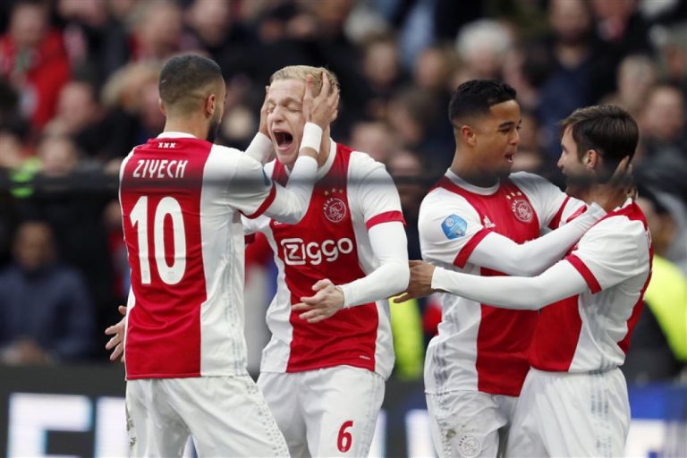Ajax deelt Feyenoord dreun uit