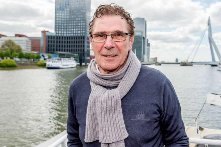 FEYENOORD STEEKT VAN HANEGEM HART ONDER DE RIEM