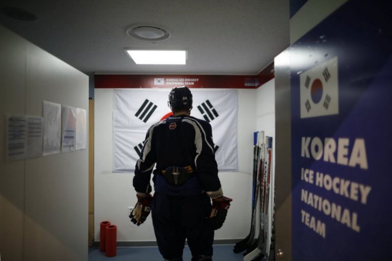 OPMERKELIJK! – NOORD- EN ZUID-KOREAANSE IJSHOCKEYSTERS IN ÉÉN TEAM?
