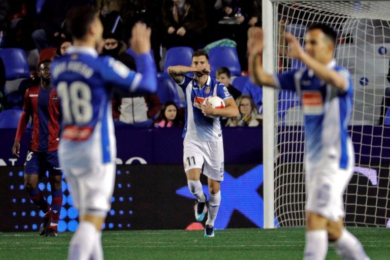 ESPANYOL HERSTELT ZICH IN SPAANSE BEKER