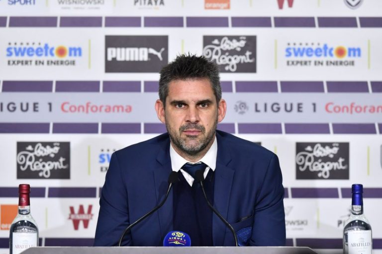 BORDEAUX STUURT TRAINER DE LAAN UIT