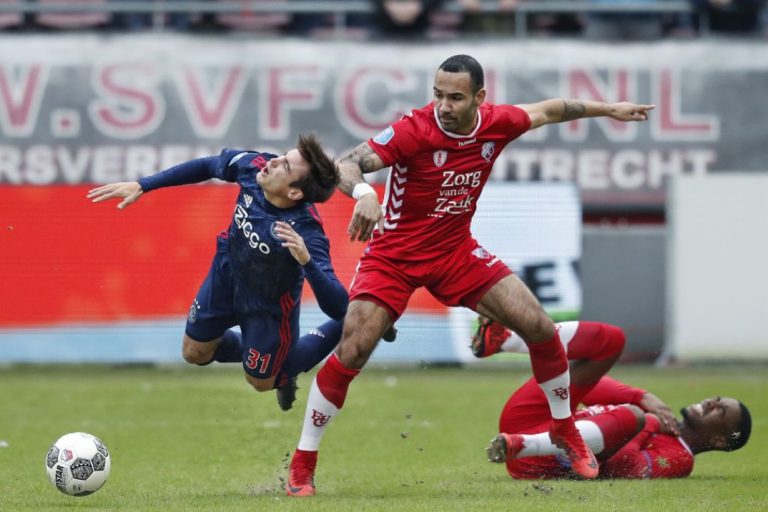 Pijnlijke uitglijder Ajax